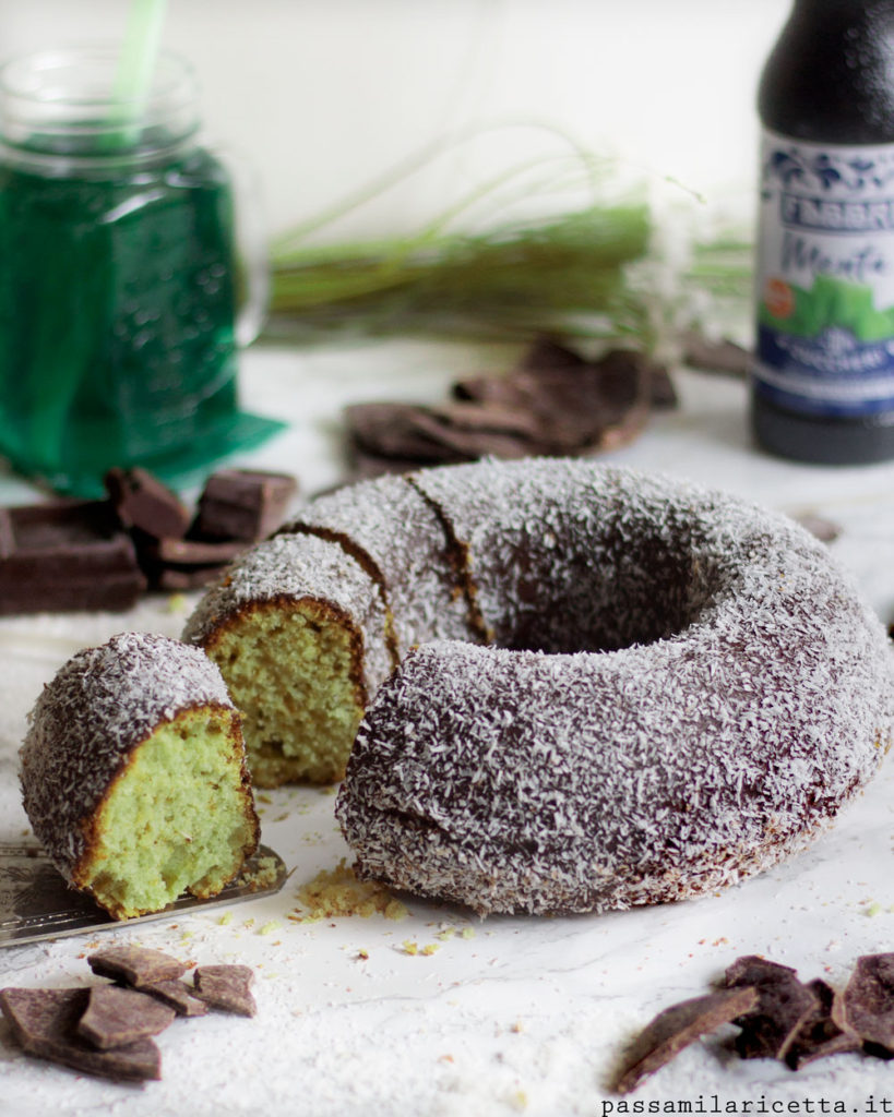 torta menta cocco glassata al cioccolato