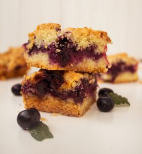 Crumble bars ai mirtilli