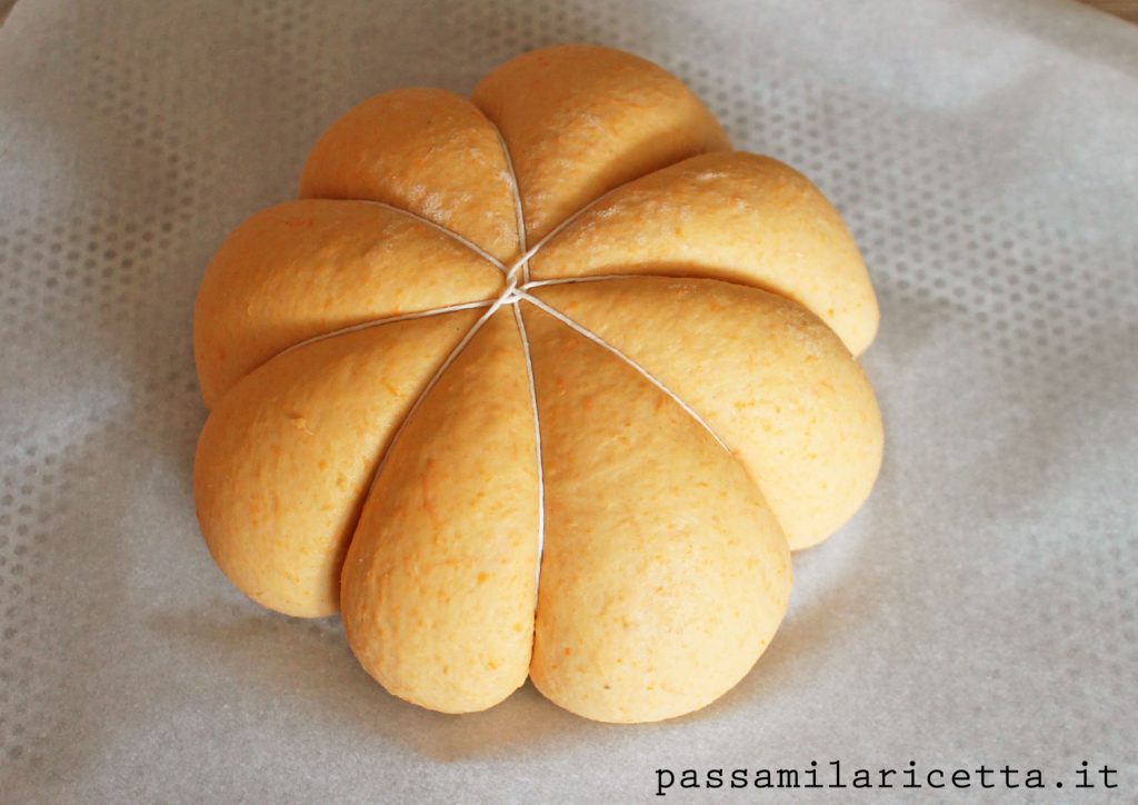 pane alla zucca dopo lievitazione