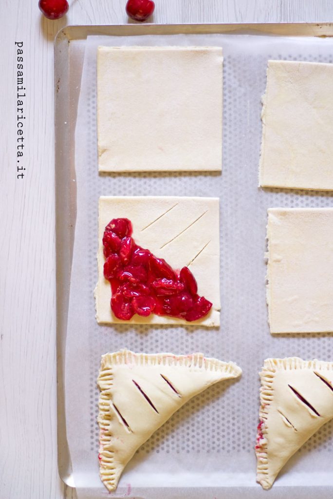 cherry turnovers sfogliatine alle ciliegie