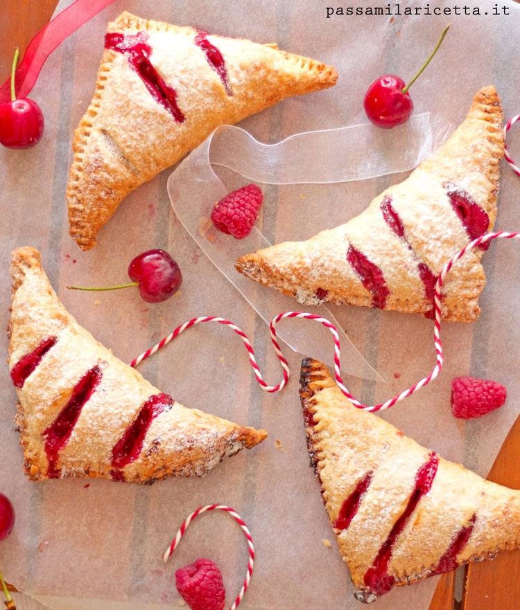 cherry turnovers sfogliatine alle ciliegie