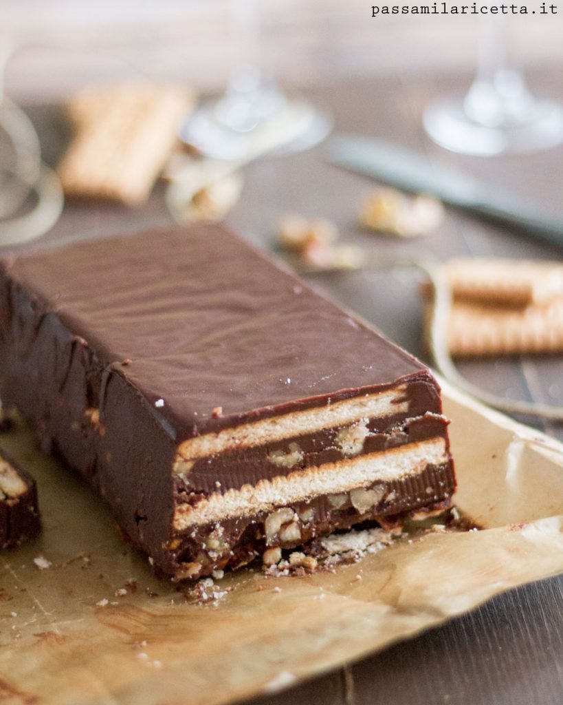 mattonella di cioccolato e biscotti senza cottura