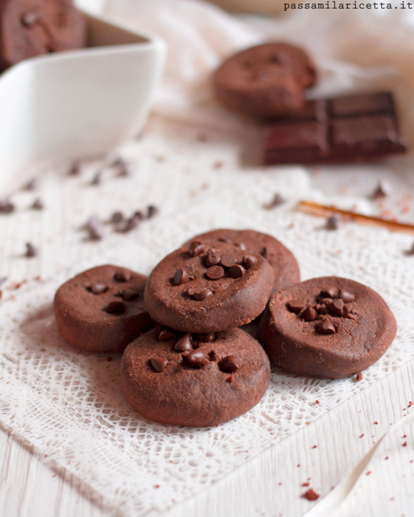 biscotti al cioccolato al microonde senza uova e burro