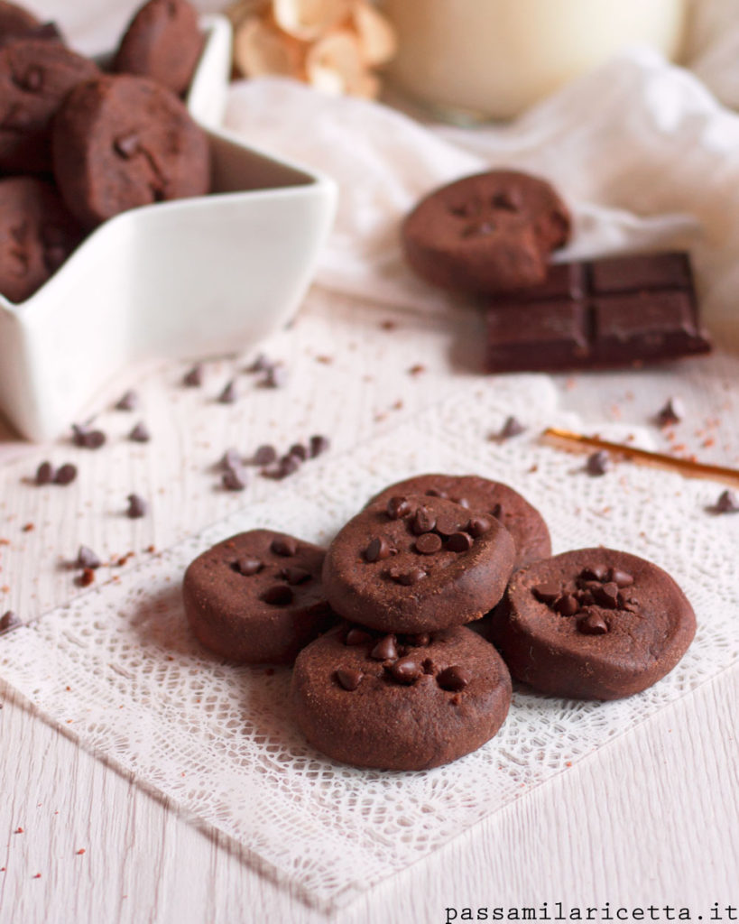 biscotti al cioccolato al microonde senza uova e burro