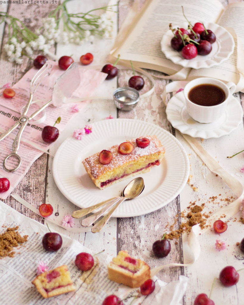 crostata con crema frangipane e ciliegie