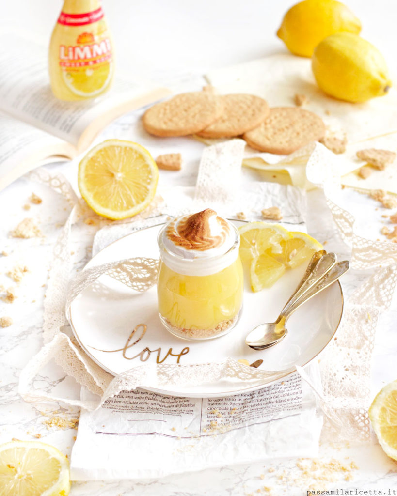meringata al limone in bicchiere dessert estivo