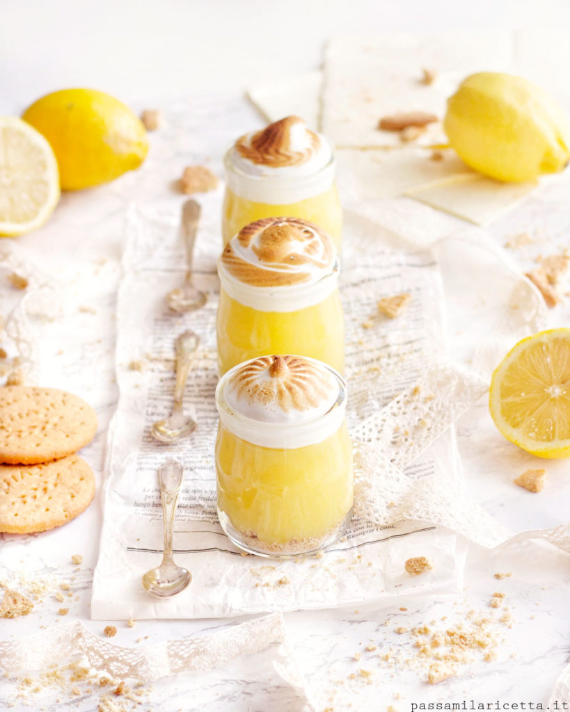 meringata al limone in bicchiere dessert estivo