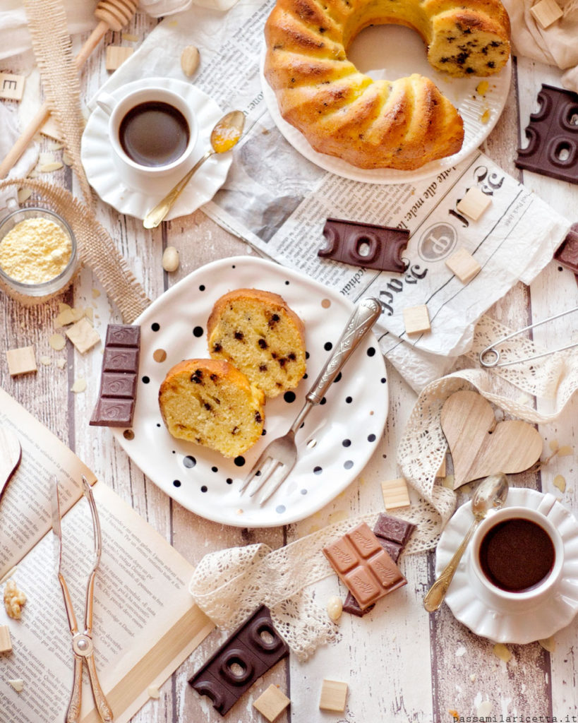 ciambellone con farina di mais e gocce di cioccolato