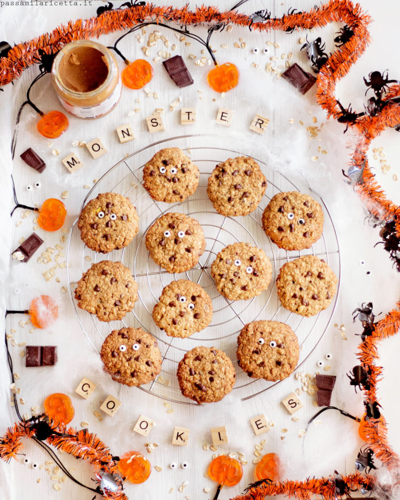 monster cookies biscotti al burro di arachidi e avena