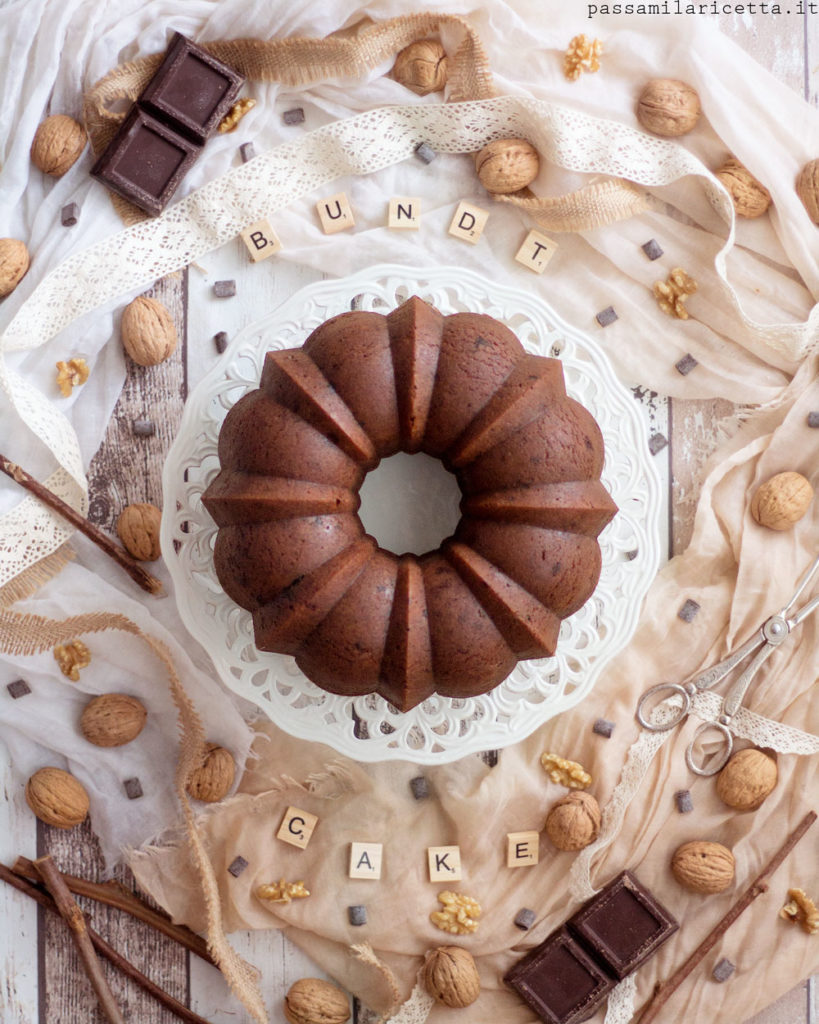 bundt cake noci e cioccolato fondente