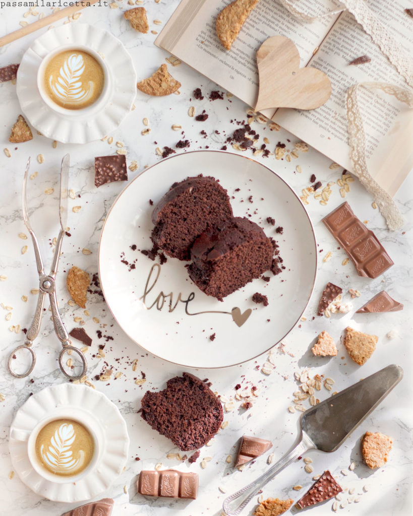 torta all'acqua al cioccolato vegan e soffice