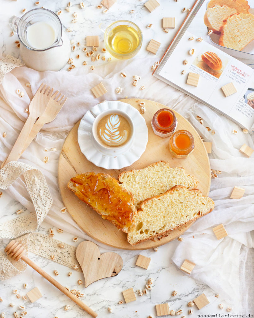 pane dolce allo yogurt e miele per la colazione