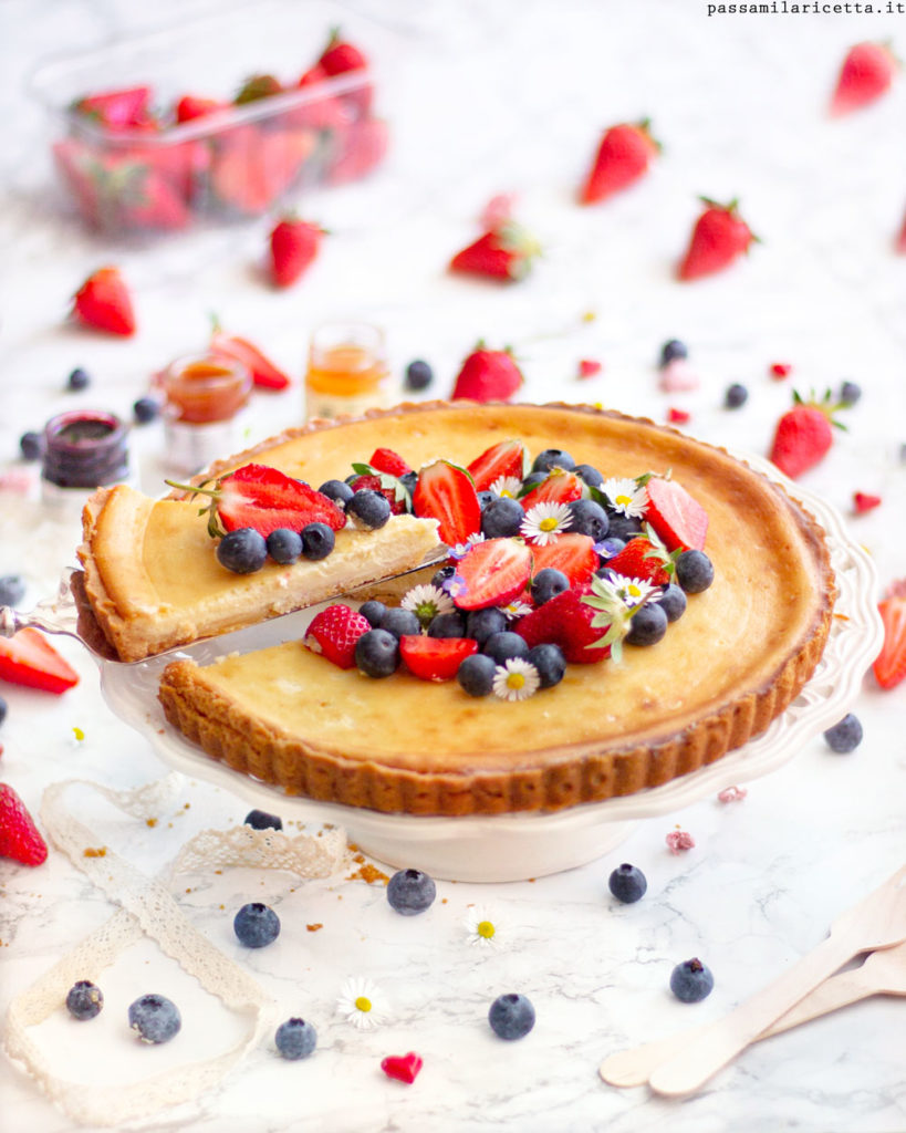 baked cheesecake tart con frolla e frutta fresca