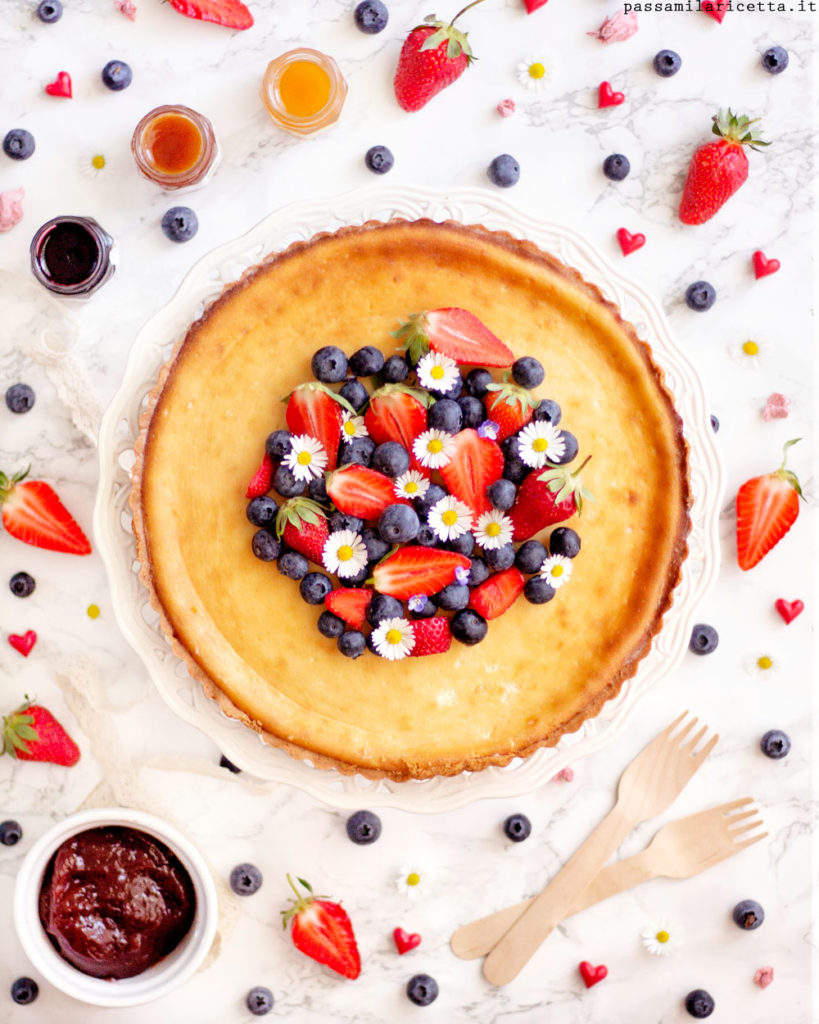 baked cheesecake tart con frolla e frutta fresca