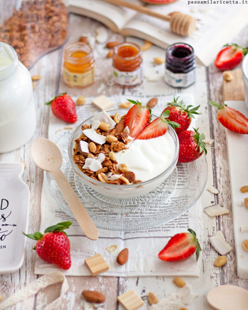 granola al burro di arachidi e cocco per la colazione